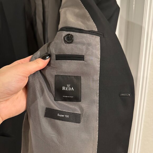 Classic Black Hugo Boss Suit Jacket - Picture 5 of 5